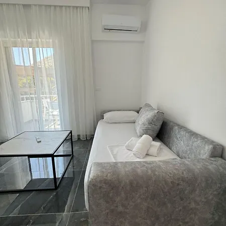 Noya Sr * Sarande